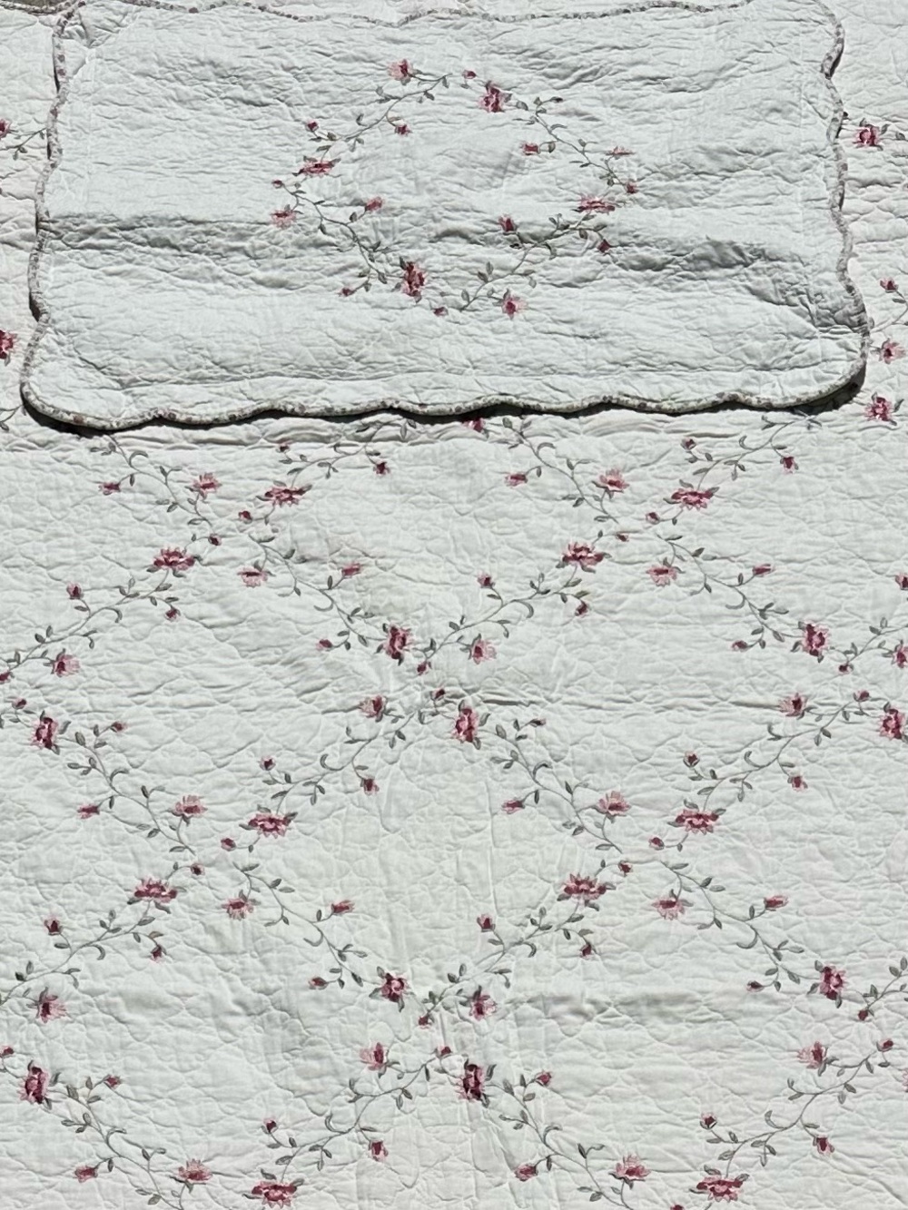 Classic Creamy White Floral Embroidered Quilt Set 1 Pillow Sham Hannalore Cotton - Picture 2 of 16
